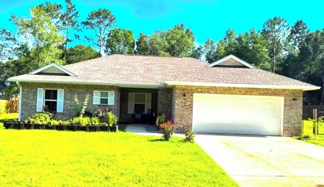 3-bedroom house in delightful Milton with cool AC and charm
