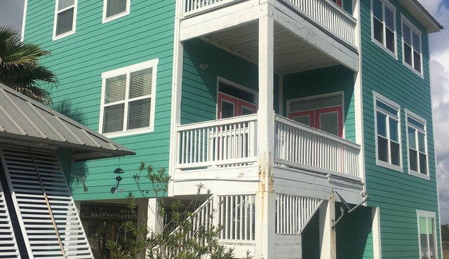 3-bedroom house in serene Fort Morgan with cool cabana