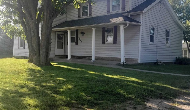 3-bedroom lower level of a 100 yr old farmhouse in peaceful Davison with WiFi