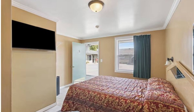 3 Convenient Rooms Perfect for a Road Trip Stop | Free Onsite Parking
