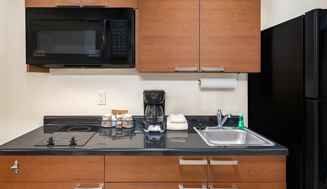 3 Home-Like Rooms w/Full Kitchen Perfect Owners - Enjoy Paradise Park!
