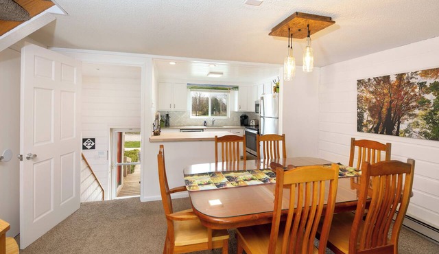 3 king master suites, 4 bed 4 bath, outside heated pool, between Leland and GA in Cedar