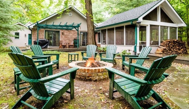 (3 Nt Min!) Harbert Home With Hot Tub & Close To Beach!