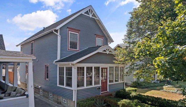 3Bed & 3Bath in Downtown Plymouth. Relax and Enjoy!