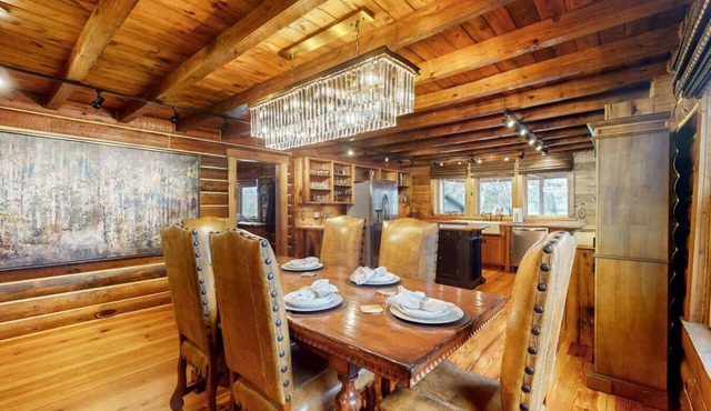 3BR Luxury Log Cabin Near Franklin | Hot Tub -2 AC