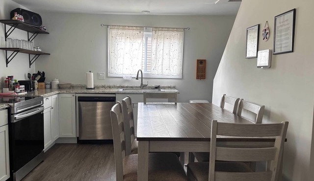 4 bdrm home by the beach, downtown, boating, golf, ice fishing and pet friendly