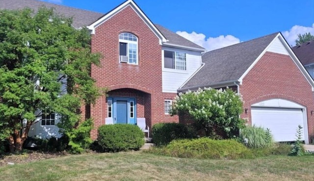 4 Bedroom Home, 2.7 miles to the Big House