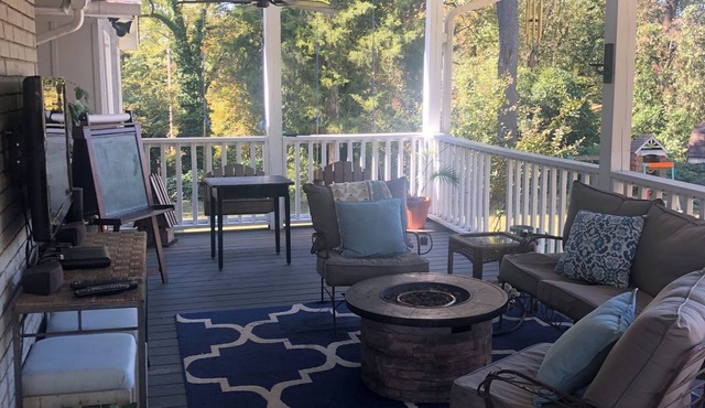 4-bedroom house in Tuscaloosa 35406. 2 miles to campus. Awesome covered deck.