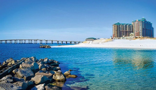 4 Bedroom Plus, Harbor View, on Destin Beach, Wyndham Emerald Grande!