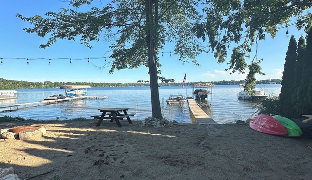 4 bedroom Retreat at Tice beach on Indian lake