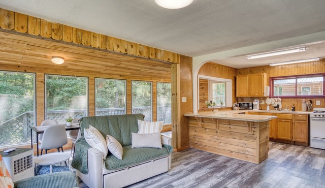 4 Bedroom Round Lake Getaway: 2 Cabins + 2026 Camper + Dock