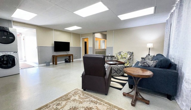 4 Bedrooms, 1.5 Baths, Sleeps 12, Ranch, Ground Floor, Close to Boat Launch