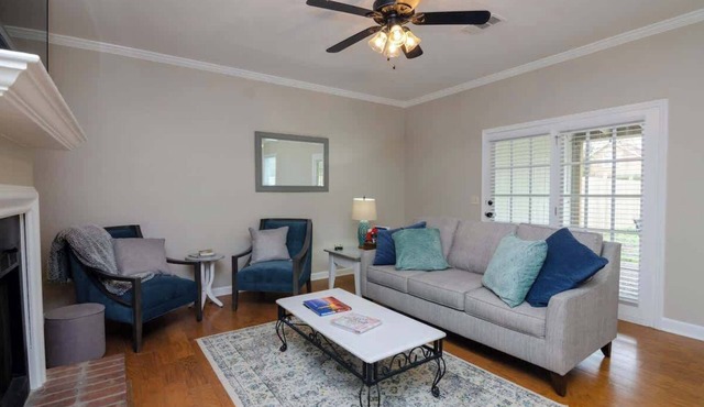 421 B · Walk to downtown Franklin, Plenty of room for 6