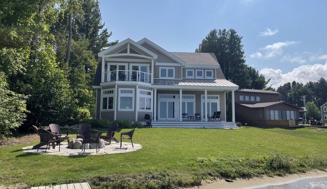 4678 on Glen Lake - 2 Luxury Cottages