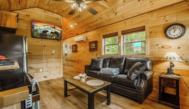 5 Minutes from Buc-ee's - Bonnie & Clyde Cabin