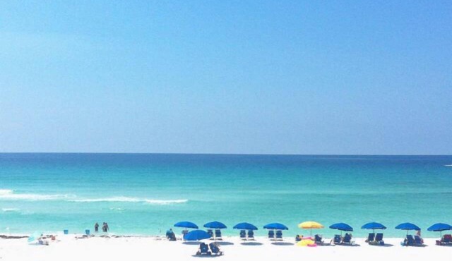 5* Spacious Home w/Private Pool & Beach Close to everything