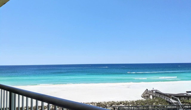 (519) Paradise Found in this Stylish, high end condo. Stunning Views!