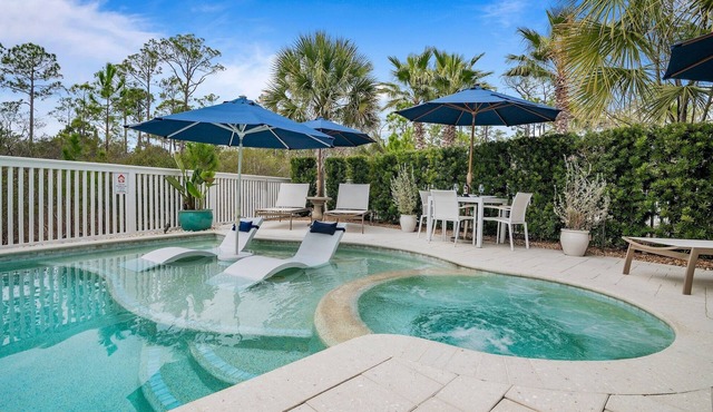 6 Bikes & New 6-Seater Golf Cart, Blue Heron Haven Private Heated Pool!