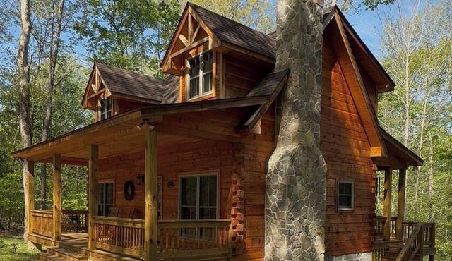 6BR 4bathroom 2-Cabin Retreat for 12 near Lake Ramp With large parking lot.