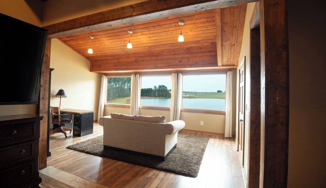 7BR Lake Cabin in Carrollton, Spacious, Private, Ideal for Work Retreats