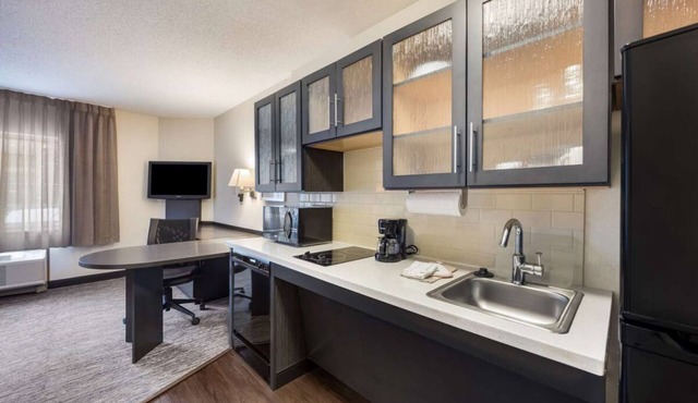 A Convenient Suite for Your Detroit and Troy Adventures! Kitchen Available!