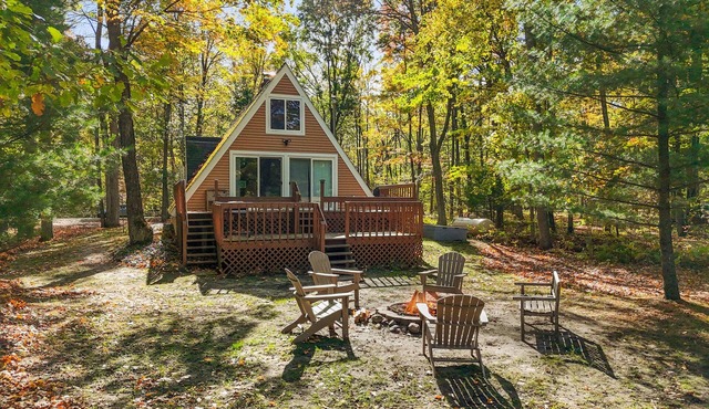 A-Frame | Hot Tub, Fireplace, River, Kayaks &Tubes