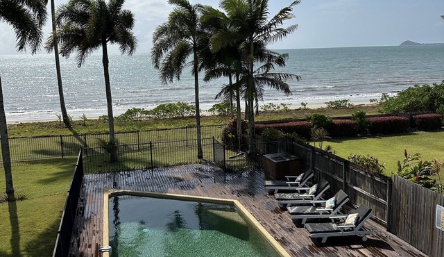 ABSOLUTE BEACHFRONT BLISS @ NEWELL BEACH- 10 METRES TO THE OCEAN in Newell