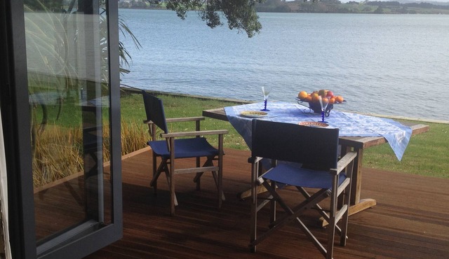 Absolute Waterside Serenity with full kitchen - only 1 hour from Auckland in Clarks Beach