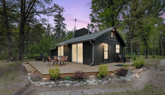 Acorn Acres Cozy Retreat, Fire Pit, Nature Views, Near Trails & Lakes! Sleeps 6