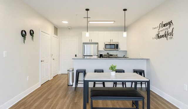 Across from UAB|Spacious Retreat 02C
