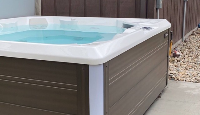 Adult Themed Cabin w/Hot Tub