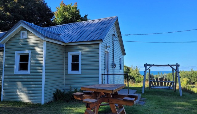 Amazing Lake Superior view from Ridge Road w/2 car heated garage, pet friendly