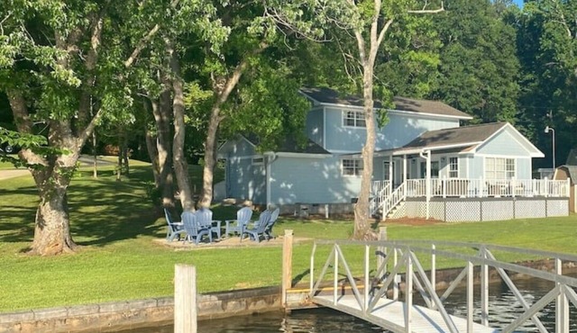 Anchors Away- Enjoy our 3bedroom/3bath home on the lake!