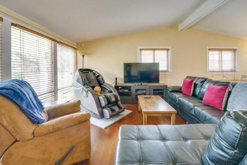 Ann Arbor Getaway w/Yard: Near UMich & Stadium