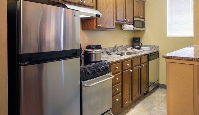 Apartment-Style Suite Close to Dining & Shopping Hotspot in Novi