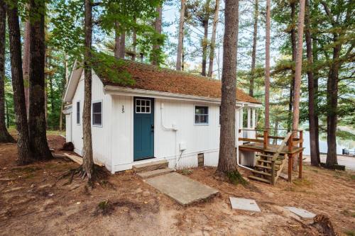 Arbutus Lakeview Retreat I Fishing l Near TC!