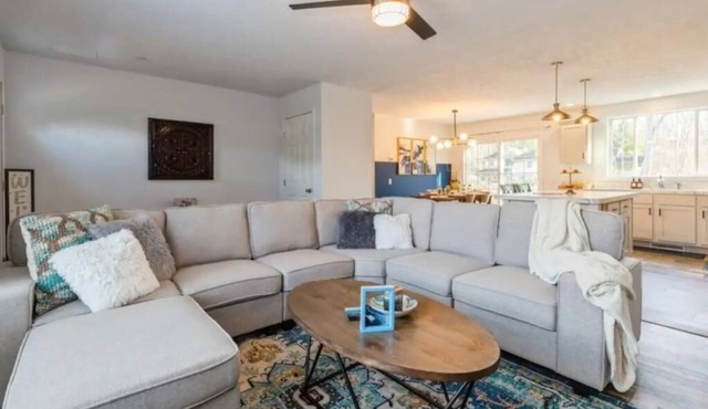 Archer's Retreat-Sleeps 10-1/2 mile to Lake Michigan! Pet/Kid Friendly