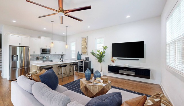 Atlanta Townhome: Walk to Mercedes-Benz Stadium!