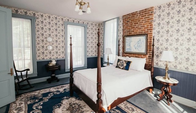 B&B-River Stay, Shawnee Getaway, McFarland Suite in Elizabethtown