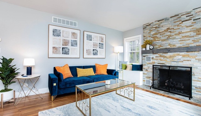 Backyard Vibes-Walk to ND-Dogs Welcome-BBall Hoop-Fire Pit-Sleeps 12-2024 Reno in South Bend