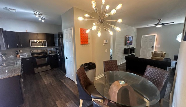 Basic 4BR Home 15 Min Downtown ATL Sleeps 8+
