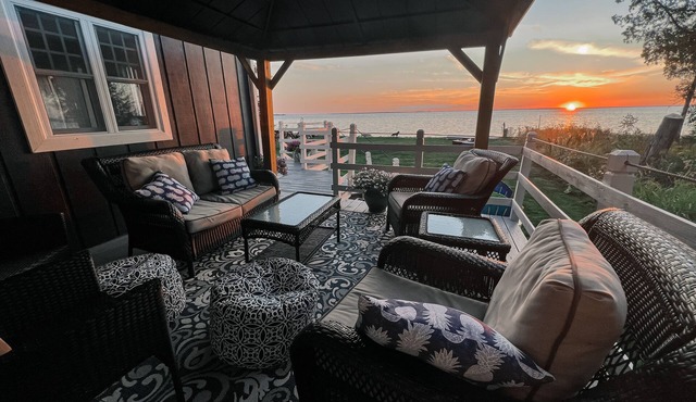 Bayside Bungalow: Waterfront Fun | Swim, Kayak & Enjoy Summer Lake Life