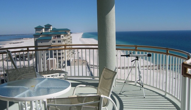 Beach Colony East, Magnificent 17th Floor Penthouse Views, directly beachfront