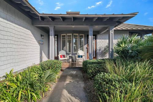 Beachclub Cottage 23 -Upscale Luxury-Privacy-2-Kings-5 minute walk to Beach