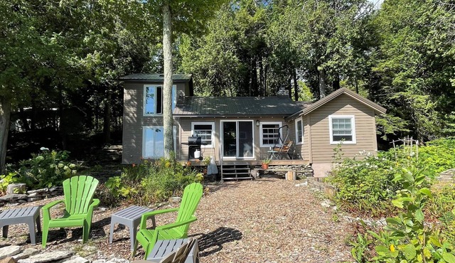 Beachfront House w/Wi-Fi on Amazing Lake Michigan Site! Close to Sturgeon Bay