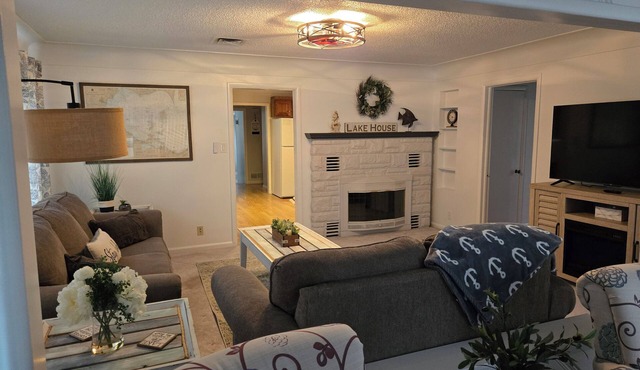 Beachy family friendly 3-bedroom house in peaceful Monroe with Lake Erie views.