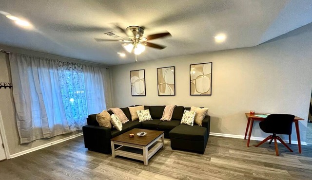 Beautiful 2 bedroom home - Ocean Springs Getaway