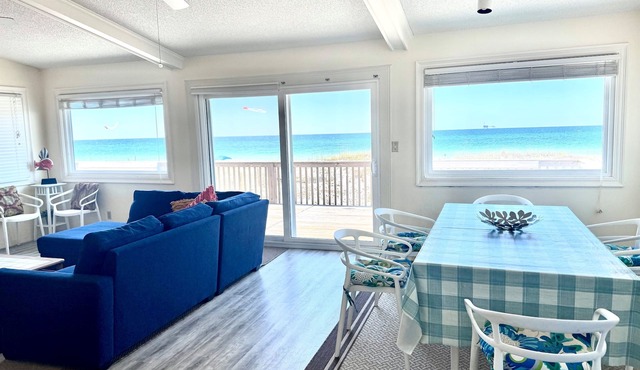 Beautiful Beachfront Cottage.Sandy's Dune is just steps away from the ocean!