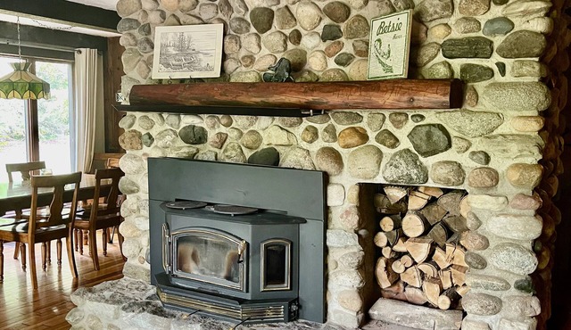 Beautiful Cabin located on the Betsie River and close to Crystal Mountain Resort