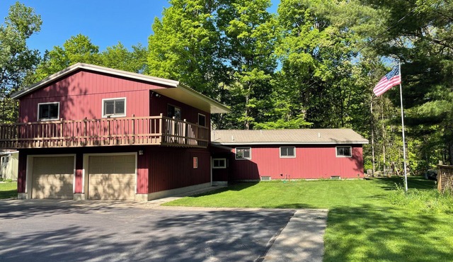 Beautiful Cabin with Gorgeous Riverbend View. Great for relaxation and fishing!